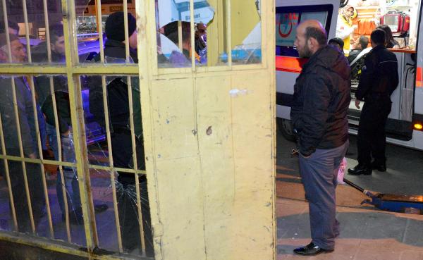 70 yaşındaki işyeri sahibi, balyozlu saldırganı etkisiz hale getirdi