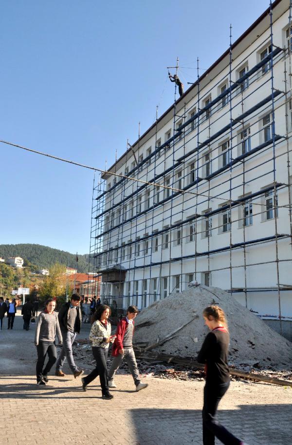 Tadilat halindeki okulda eğitim