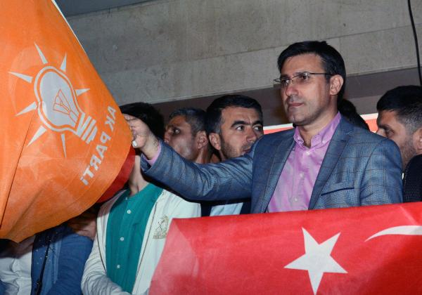 AK Parti'den seçilen Küçükcan'dan HDP'li Beştaş'a tebrik telefonu