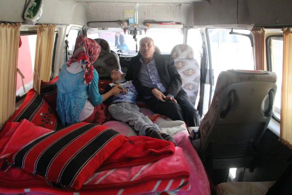 Şanlıurfa'dan her ay Ankara'ya ambulansa dönüştürdükleri minibüsle tedaviye gidiyor