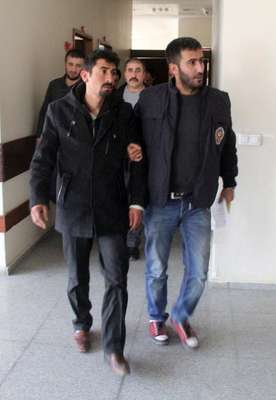 Kızkardeşini rahatsız eden genci ağır yaraladı