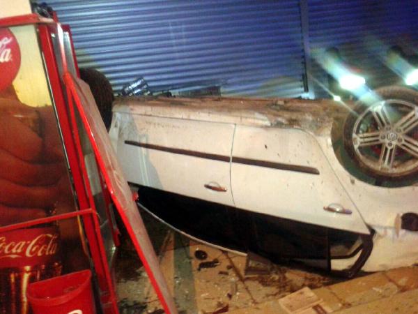 Otomobil, kaldırımda yürüyen gençlere çarptı: 2 ölü, 2 yaralı