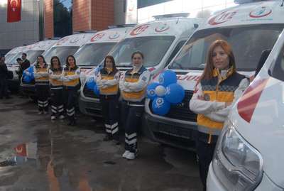İzmir'e biri özel donanımlı 24 yeni ambulans