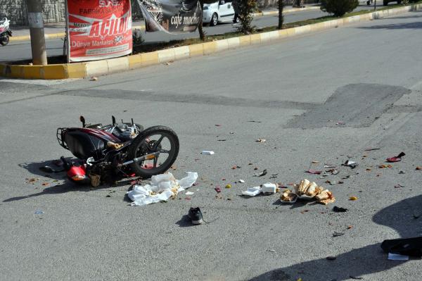 Otomobilin çarptığı motosikletli yaralandı