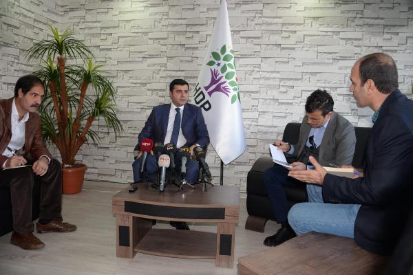 Demirtaş: Başkanlık ile ilgili tavrımız kişisel değil, tartışmanın başkanlık üzerinden yapılması yanlıştır