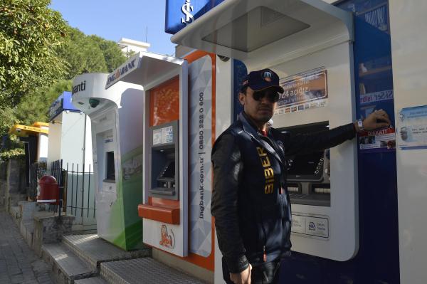 ATM dolandırıcılarına karşı broşürlü uyarı
