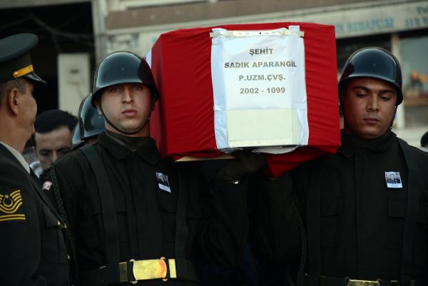 Şehit uzman çavuş Aparangil, gözyaşları içinde son yolculuğuna uğurlandı