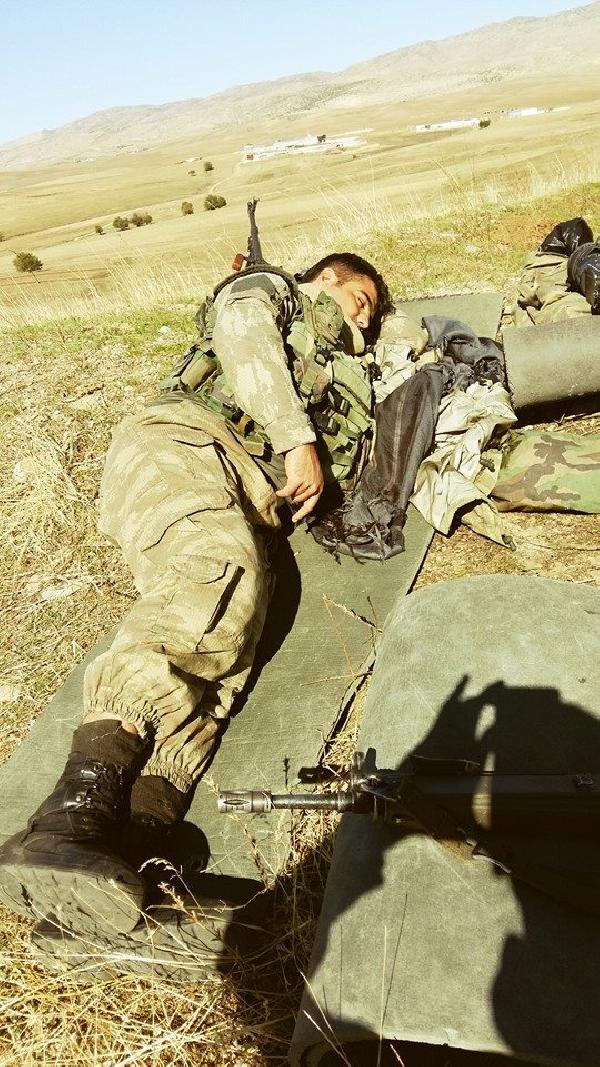 Diyarbakır Dicle'de PKK'lılarla çatışma: 1 uzman çavuş şehit (2)
