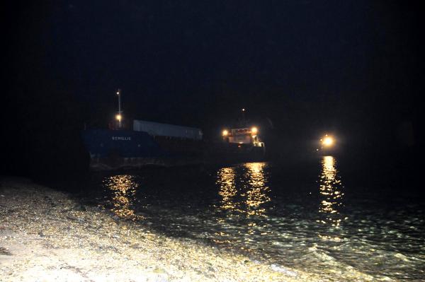 Çanakkale Boğazı'nda yük gemisi karaya oturdu