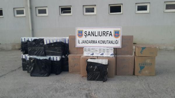 Kovalamada durdurulan araçta 15 bin 600 paket sigara