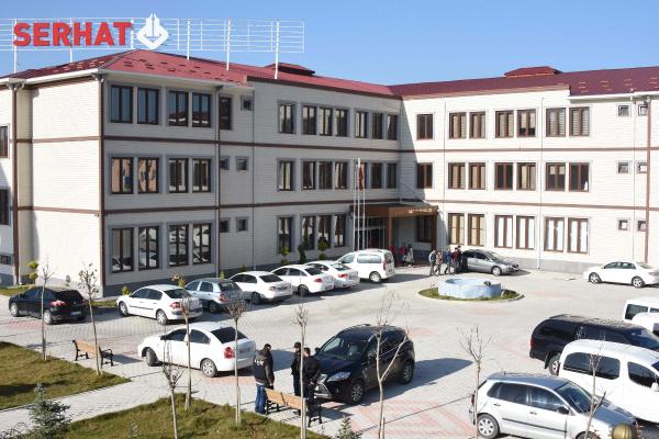 Van'da okullara paralel operasyonu