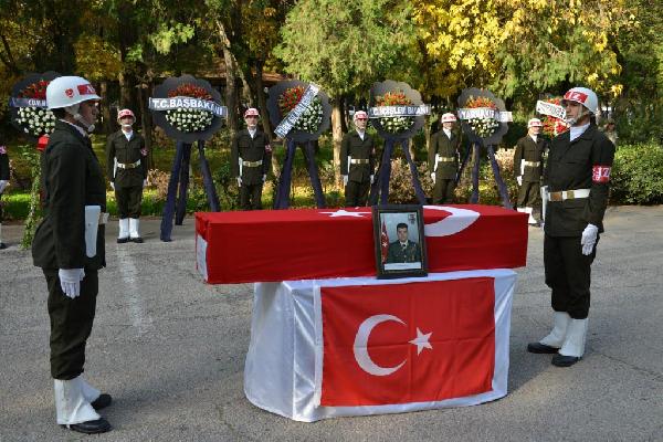 Diyarbakır'daki şehit uzman çavuş memleketine uğurlandı