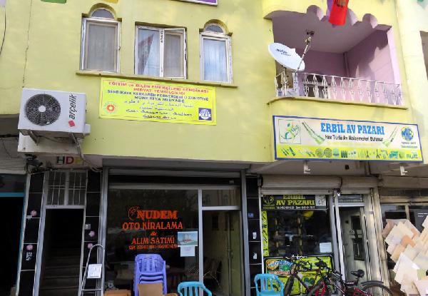 Midyat'ta Eğitim-Sen şubesine 4 dilli tabela asıldı