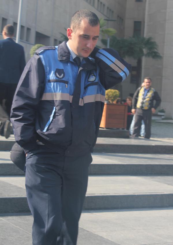 Zabıtaları bıçaklayan seyyar satıcıya, ilk duruşmada tahliye