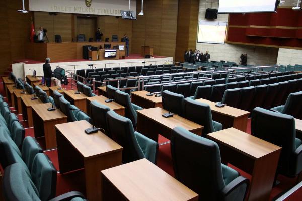 İzmir'de FETÖ operasyonunda 35 polis ve bürokrat adliyede (2)
