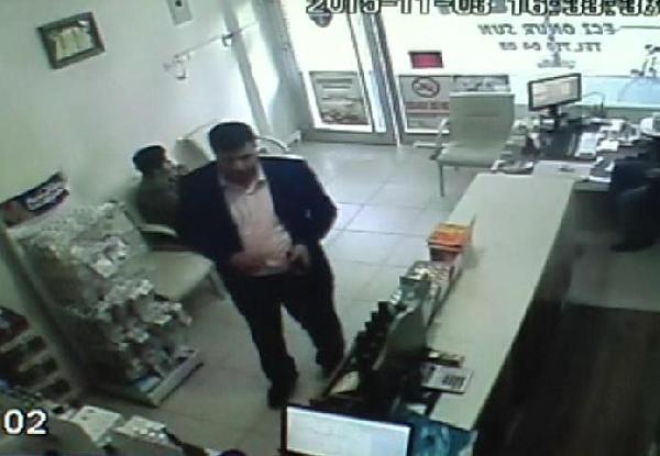 Sahte euro ile eczaneden cinsel gücü artıcı hap alıp dolandırdı