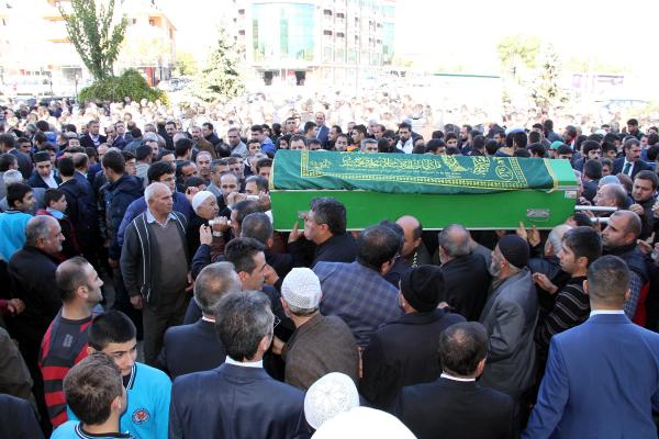 Bakan Gönül, Erzincan'da cenaze namazına katıldı