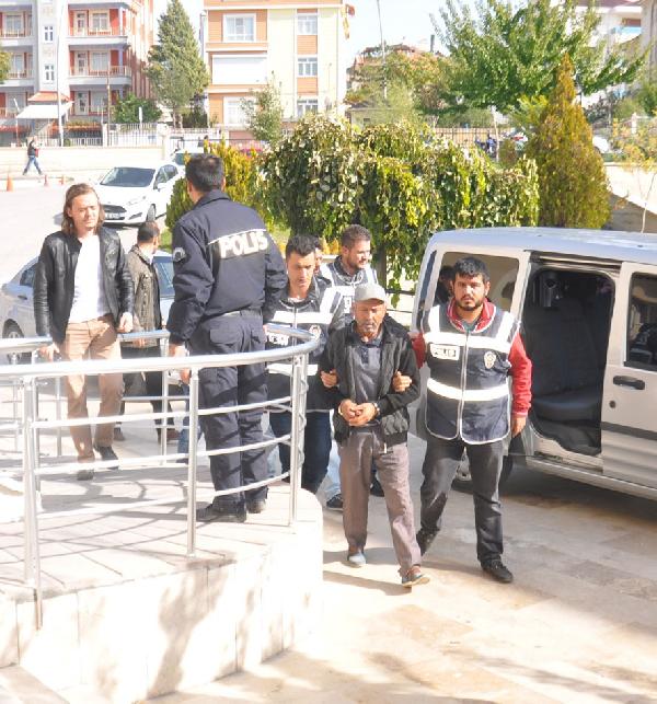 Baba ve oğul, uyuşturucu kullandığı iddiasıyla yakalandı