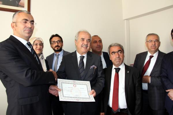 Batman'da, Ak Parti ve HDP'li milletvekilleri mazbatalarını aldı