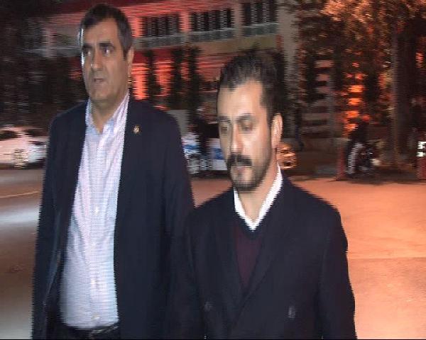 CHP milletvekilleri gözaltına alınan öğrenciler için emniyete geldi