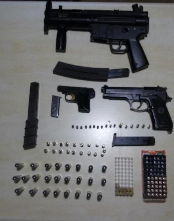 Polisin şüphelendiği araçtan silah ve uyuşturucu çıktı