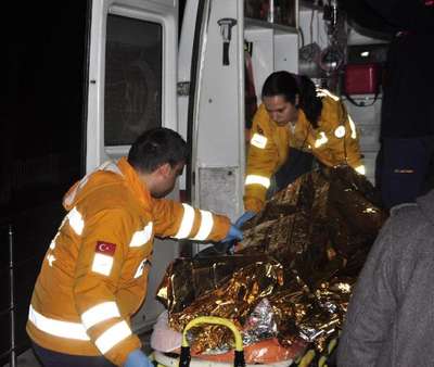 Karnından yaralı halde yol kenarında bulundu