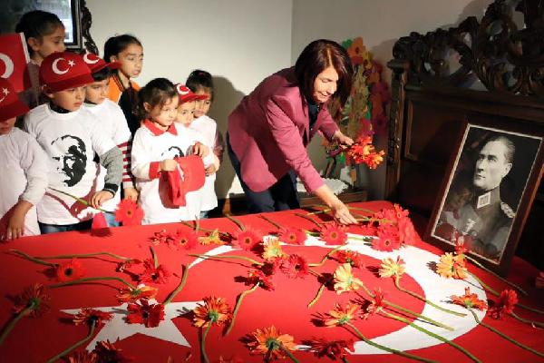 Avcılar’daki miniklerden Atatürk Evi Müzesi’ne çiçek