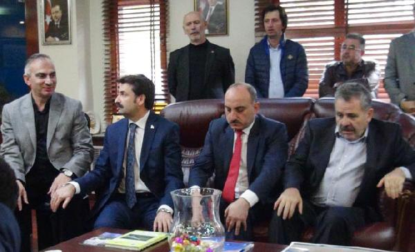 Sapanca'da başkanın makam otomobili kurşunladı