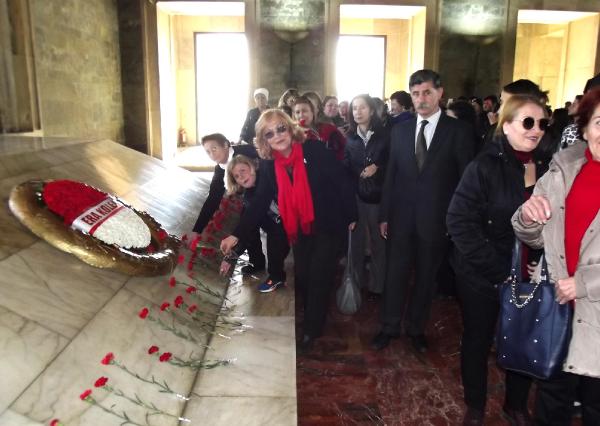 Avcılar’daki miniklerden Atatürk Evi Müzesi’ne çiçek (2)
