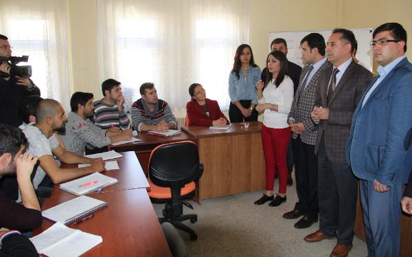 İşitme engellilere üniversitelilerden kurs desteği