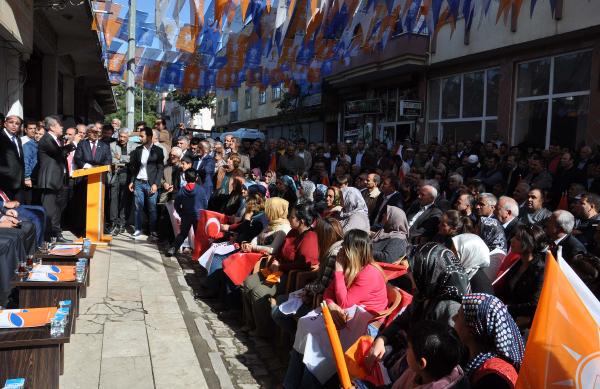 Ak Partili Gül: Türkiye'ye diz çöktürmek isteyenlere karşı devrim yapıldı