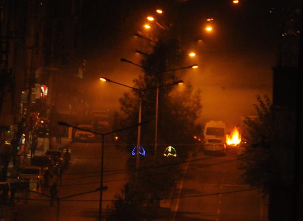 Diyarbakır'ın merkez Sur İlçesi'ndeki çatışmalarda 1 kişi öldü (4)
