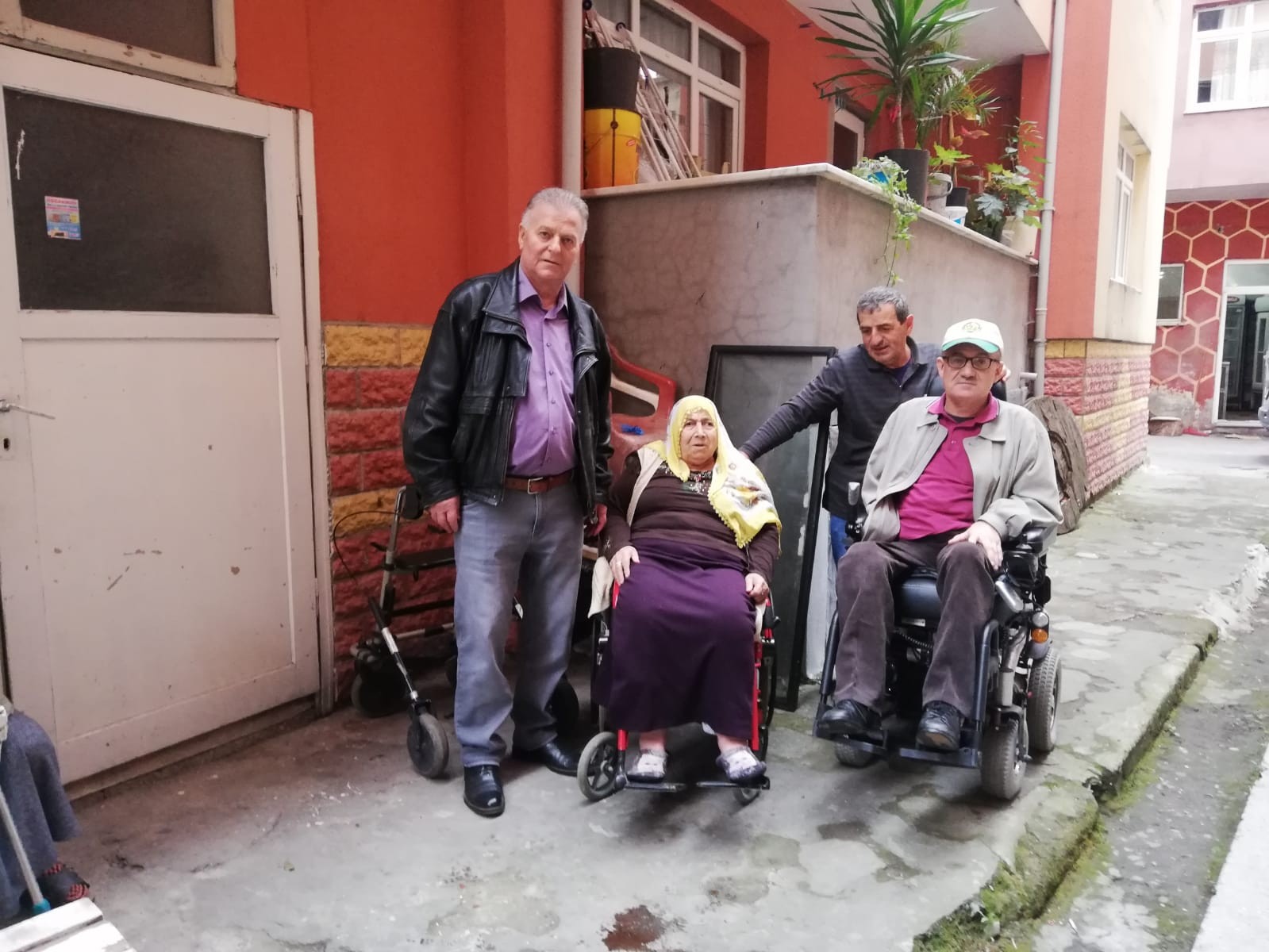 Gurbetten memlekete yardım eli