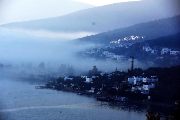 Bodrumlular güne sisle uyandı