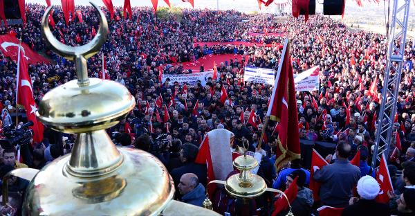 'Tarihine Tanık Ol' etkinliğinde binlerce Erzurumlu yürüdü