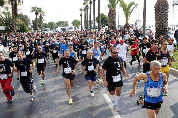 İzmir'de, Ata'dan Ana'ya saygı koşusu
