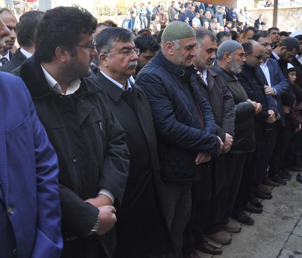 TBMM Başkanı Yılmaz, Sivas'ta parti yöneticisinin cenazesine katıldı