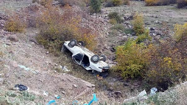 Şarampole yuvarlanan otomobildeki 4 kişi yaralandı