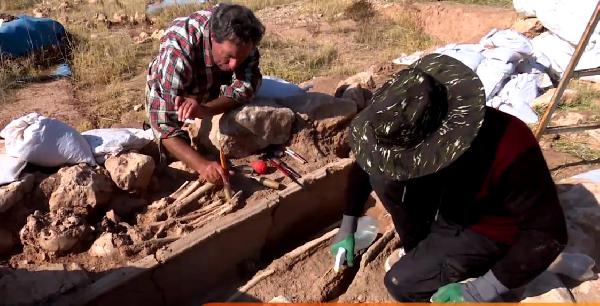 Kuzey Irak'ta çamurdan tabutlarla gömülenlerin olduğu tarihi mezarlık bulundu
