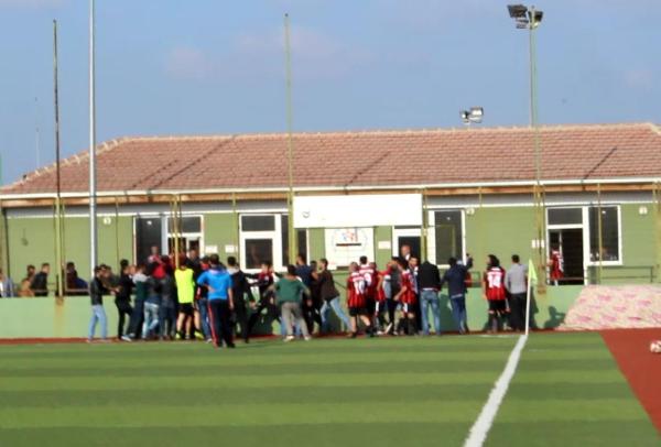 Amatör maçtaki kavgada 1 futbolcu ve 1 polis yaralandı