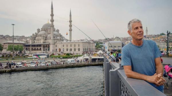 ABD’de yaşayan Türklerden oyuncu Serra Yılmaz’a tepki