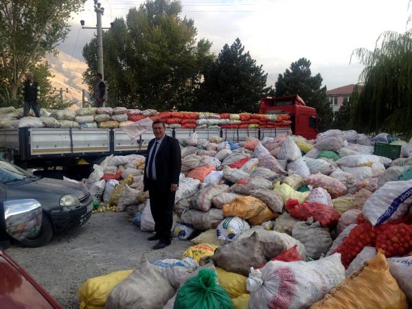 Niğde'nin yeni vekilinin ilk işi elma pazarı ziyareti