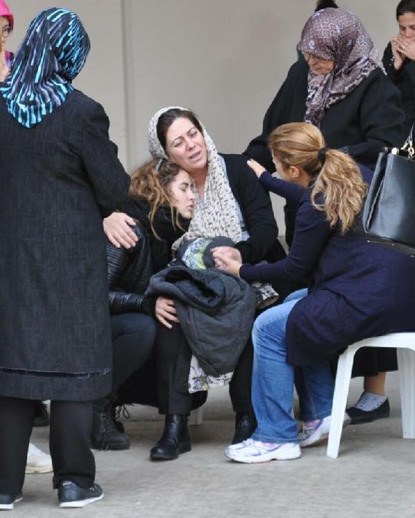 Romanya'daki faciada ölen Ayberk'in cenazesi İzmir'e getirildi, gözyaşı sel oldu