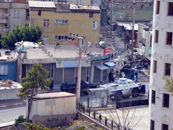 Silvan'da çatışmalarda 1 taksi şoförü öldü(2)