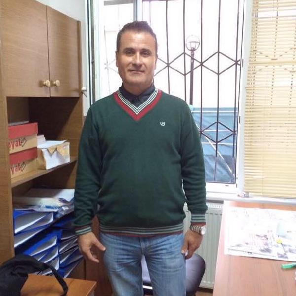 Pratisyen hekim evinde ölü bulundu