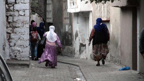 Cizre'de PKK'lıların polise attığı roketatar hastane diyaliz ünitesi ile morga isabet etti (3)