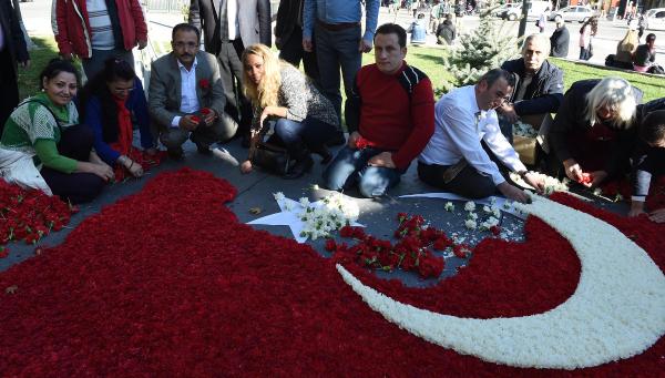 50 bin karanfille Türk bayrağı yaptılar