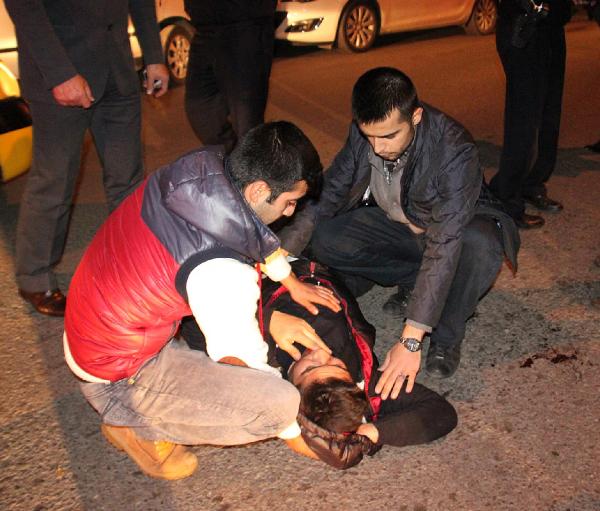 Halk otobüsünün çarptığı liseli yaralandı