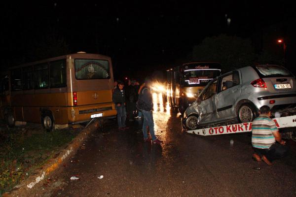 Karabük'te otomobil ve minibüs çarpıştı: 4 yaralı