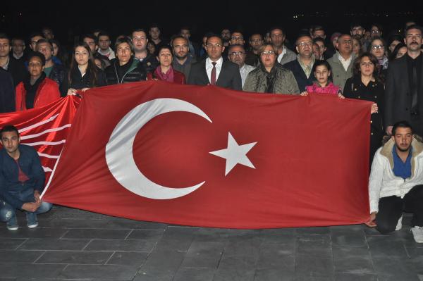 İzmir'de 'Ata'ya sevgi nöbeti'